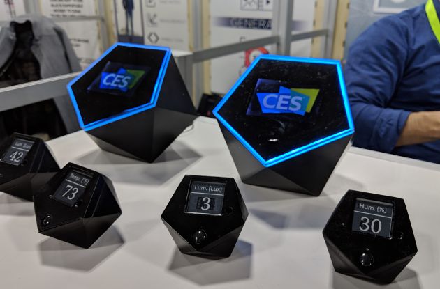 El kit inicial consta de un ordenador central y varios sensores. El kit inicial consta de un ordenador central y varios sensores.