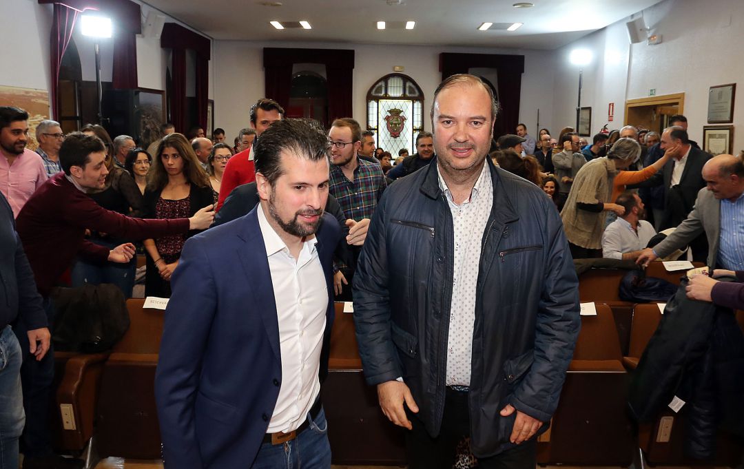 El candidato a la alcaldía de Tudela de Duero acompañado por el lider del PSOE en Castilla y León Luis Tudanca