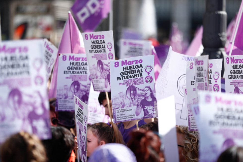 Manifestación convocada por el Sindicato de Estudiantes y su plataforma feminista (Libres y Combativas) para para secundar la huelga del 8M, en la Puerta del Sol de Madrid Manifestación convocada por el Sindicato de Estudiantes y su plataforma feminista (Libres y Combativas) para para secundar la huelga del 8M, en la Puerta del Sol de Madrid