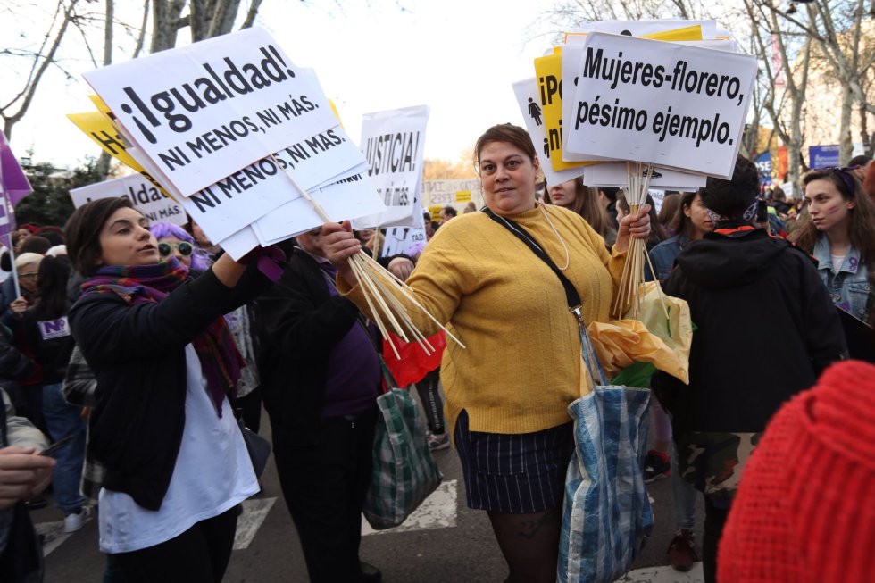 Participantes en la marcha feminista de Madrid, celebrada este viernes con motivo del Día de la Mujer, bajo el lema "Somos imparables, ¡feministas siempre!" Participantes en la marcha feminista de Madrid, celebrada este viernes con motivo del Día de la Mujer, bajo el lema "Somos imparables, ¡feministas siempre!"