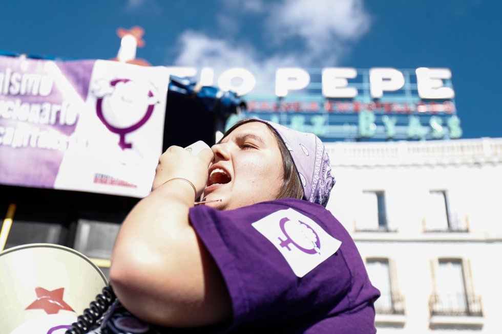 Manifestación feminista en la Puerta del Sol con motivo del 8-M
News: Feminist demostrations in Madrid
Ilustration during the demostrations convened by the Student Union and feminist platform (Free and Combative) to support the 8M strike at the Puerta del Sol in Madrid, Spain, on March 8, 2019.
08/03/2019 Manifestación feminista en la Puerta del Sol con motivo del 8-M
News: Feminist demostrations in Madrid
Ilustration during the demostrations convened by the Student Union and feminist platform (Free and Combative) to support the 8M strike at the Puerta del Sol in Madrid, Spain, on March 8, 2019.
08/03/2019