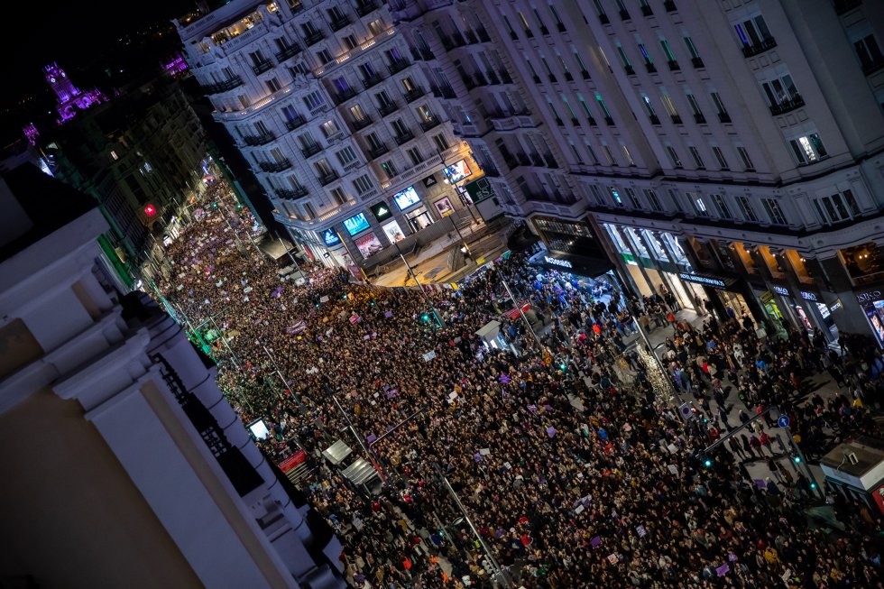 Imagen de la manifestación feminista desde la terraza de la Cadena SER Imagen de la manifestación feminista desde la terraza de la Cadena SER