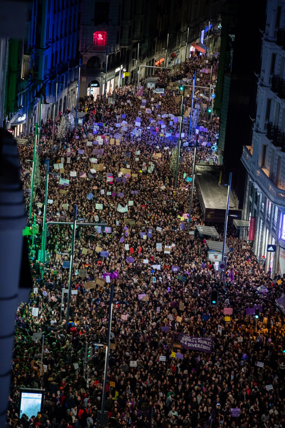 Imagen de la manifestación feminista desde la terraza de la Cadena SER Imagen de la manifestación feminista desde la terraza de la Cadena SER