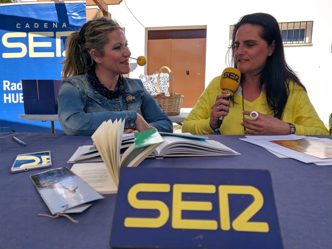 Ana Gil, periodista de la SER y Tote Fernández, alcaldesa de Paymogo (Huelva)