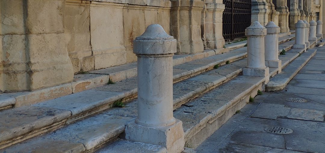Restaurada la pilastra de la Catedral que se partió por la mitad Radio Jaén Cadena SER Restaurada la pilastra de la Catedral que se partió por la mitad Radio Jaén Cadena SER