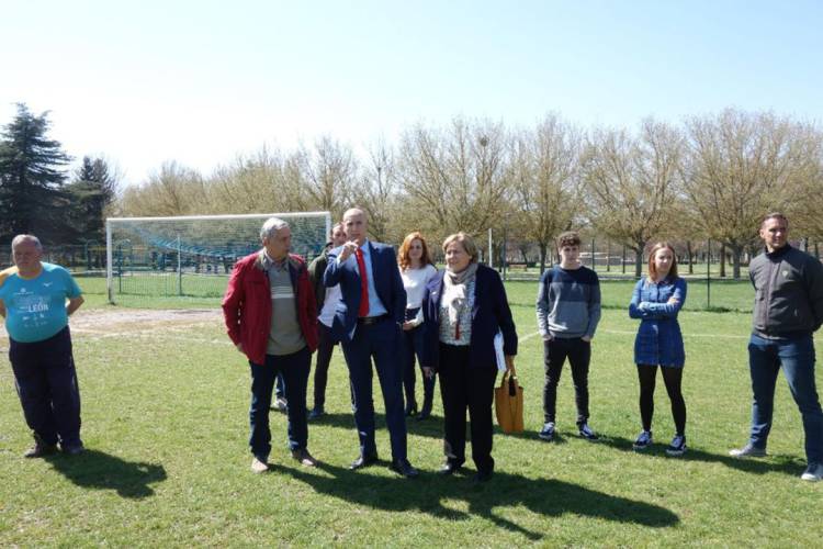 El PSOE compromete obras y hierba artificial en La Granja | Radio León