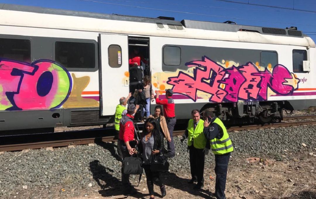 Evacuados una treintena de pasajeros al averiarse un tren en Lodosa