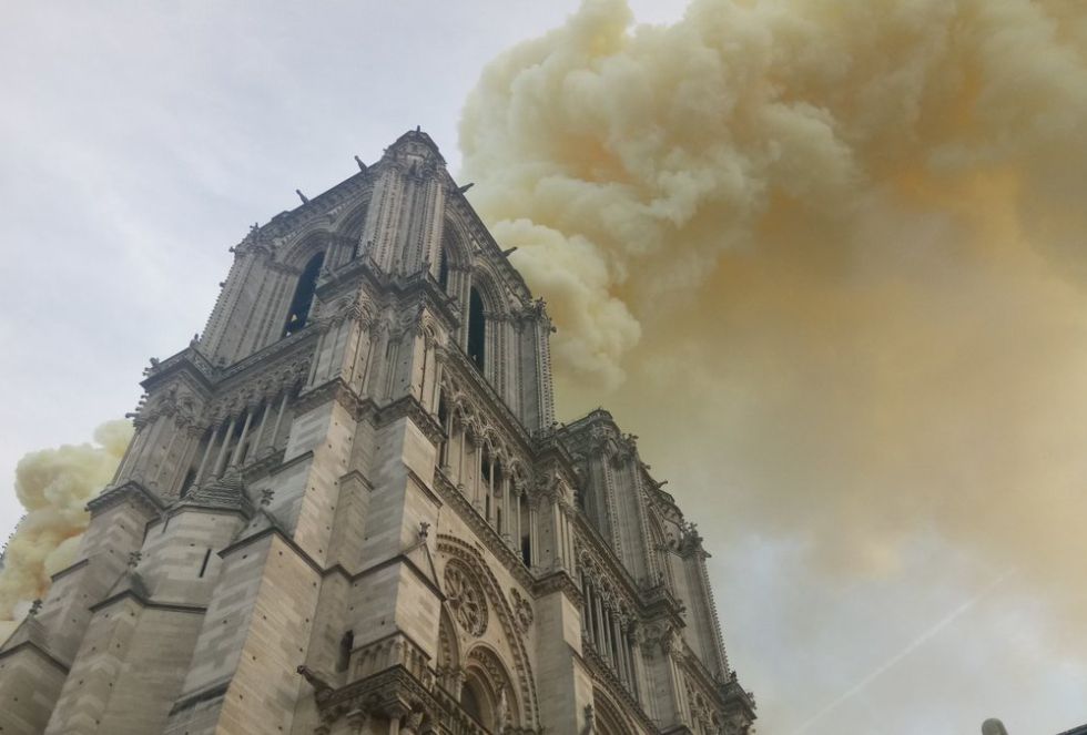 El presidente de Estados Unidos, Donald Trump, en un mensaje en Twitter ha mostrado su tristeza con este incendio El presidente de Estados Unidos, Donald Trump, en un mensaje en Twitter ha mostrado su tristeza con este incendio