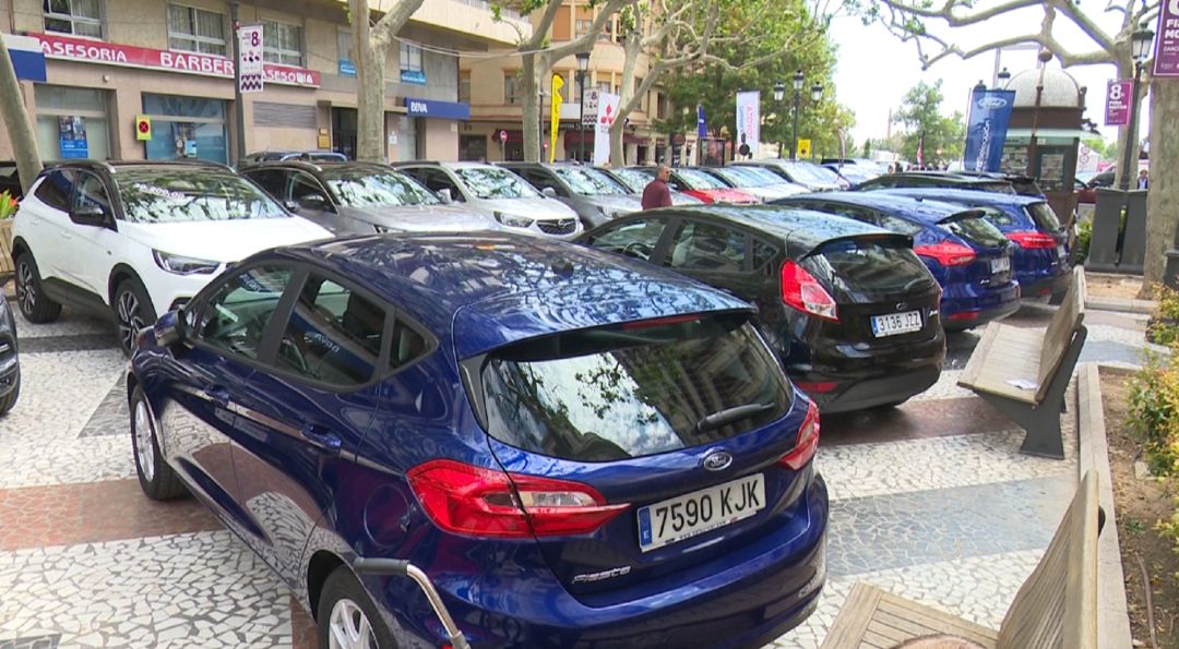 El centro de Gandia se convierte en un enorme expositor de vehículos