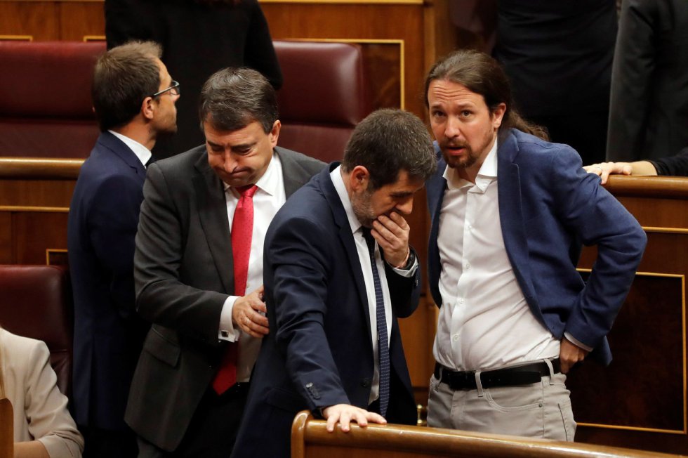 Los diputados electos de PNV Aitor Esteban, JxCat Jordi Sánchez y Unidas Podemos Pablo Iglesias (i a d), durante la sesión constitutiva de las nuevas Cortes Generales.