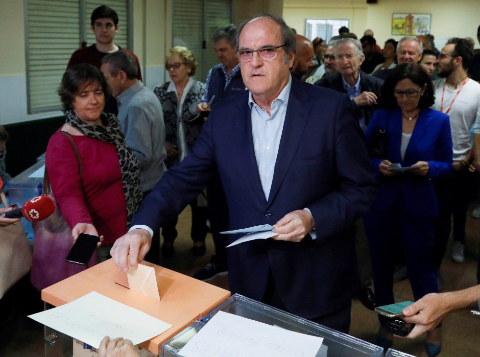El candidato del PSOE a la presidencia de la Comunidad de Madrid, Ángel Gabilondo, acude a votar a un centro de electoral de Madrid El candidato del PSOE a la presidencia de la Comunidad de Madrid, Ángel Gabilondo, acude a votar a un centro de electoral de Madrid