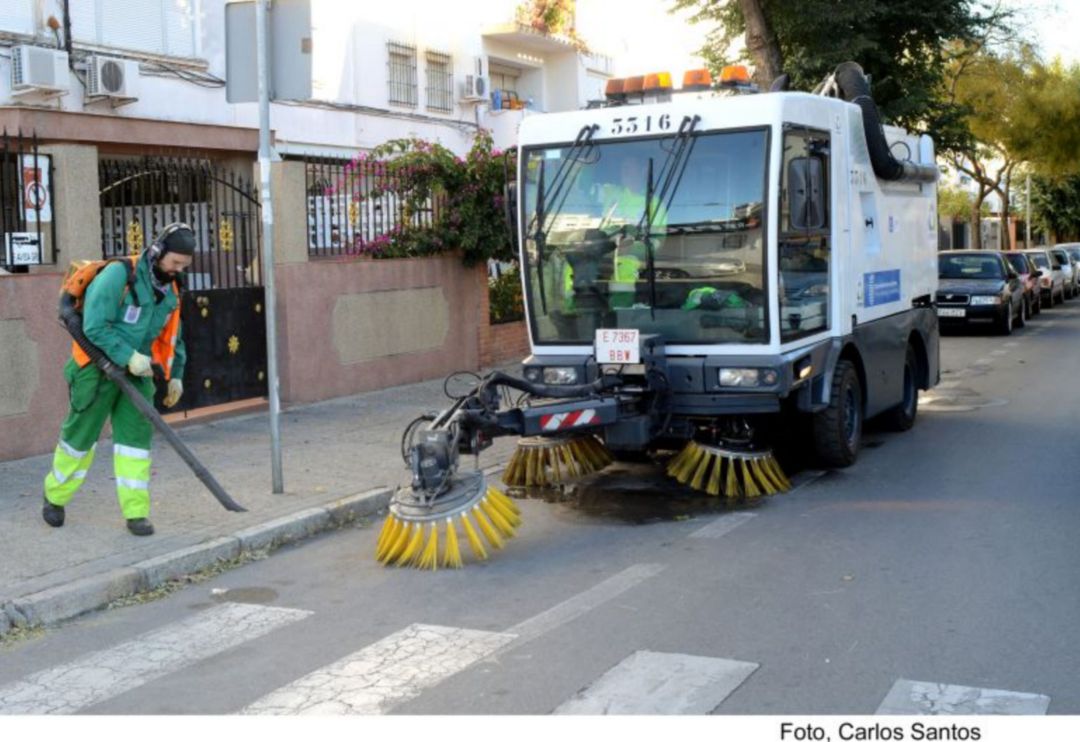 Maquinaria de la anterior concesionaria del servicio de limpieza viaria en Jerez