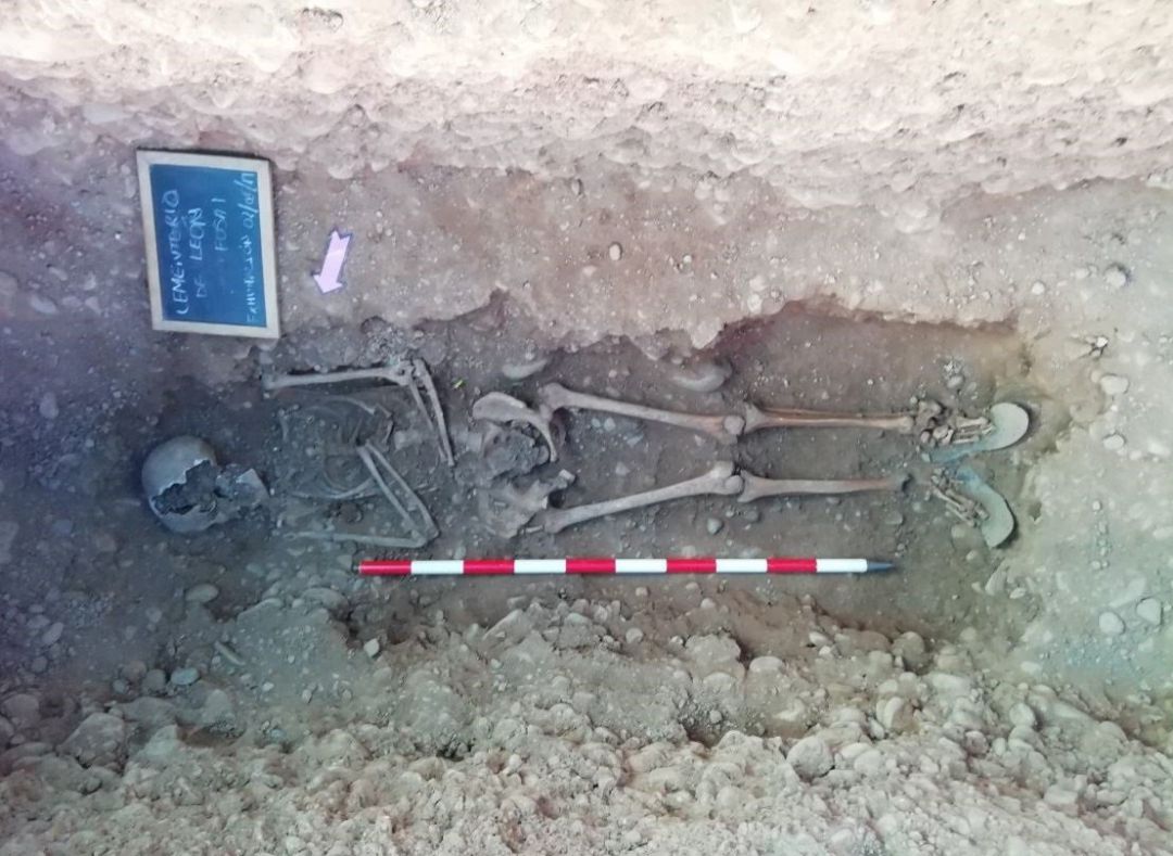 Exhumación de los restos de Genara Fernández, la maestra republicana de Omaña, en el cementerio de León