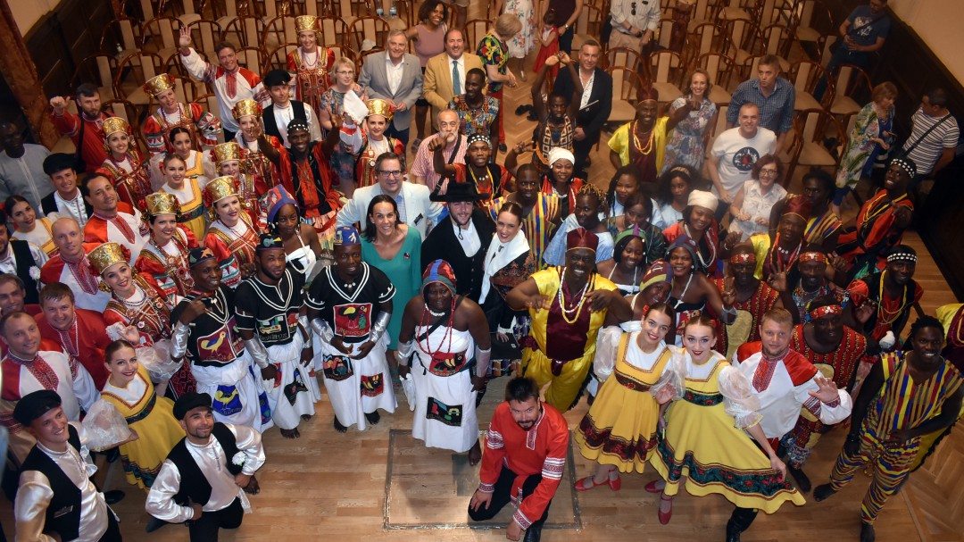 Danzas de Rusia y Senegal en el Festival de Folclore de Ciudad Real