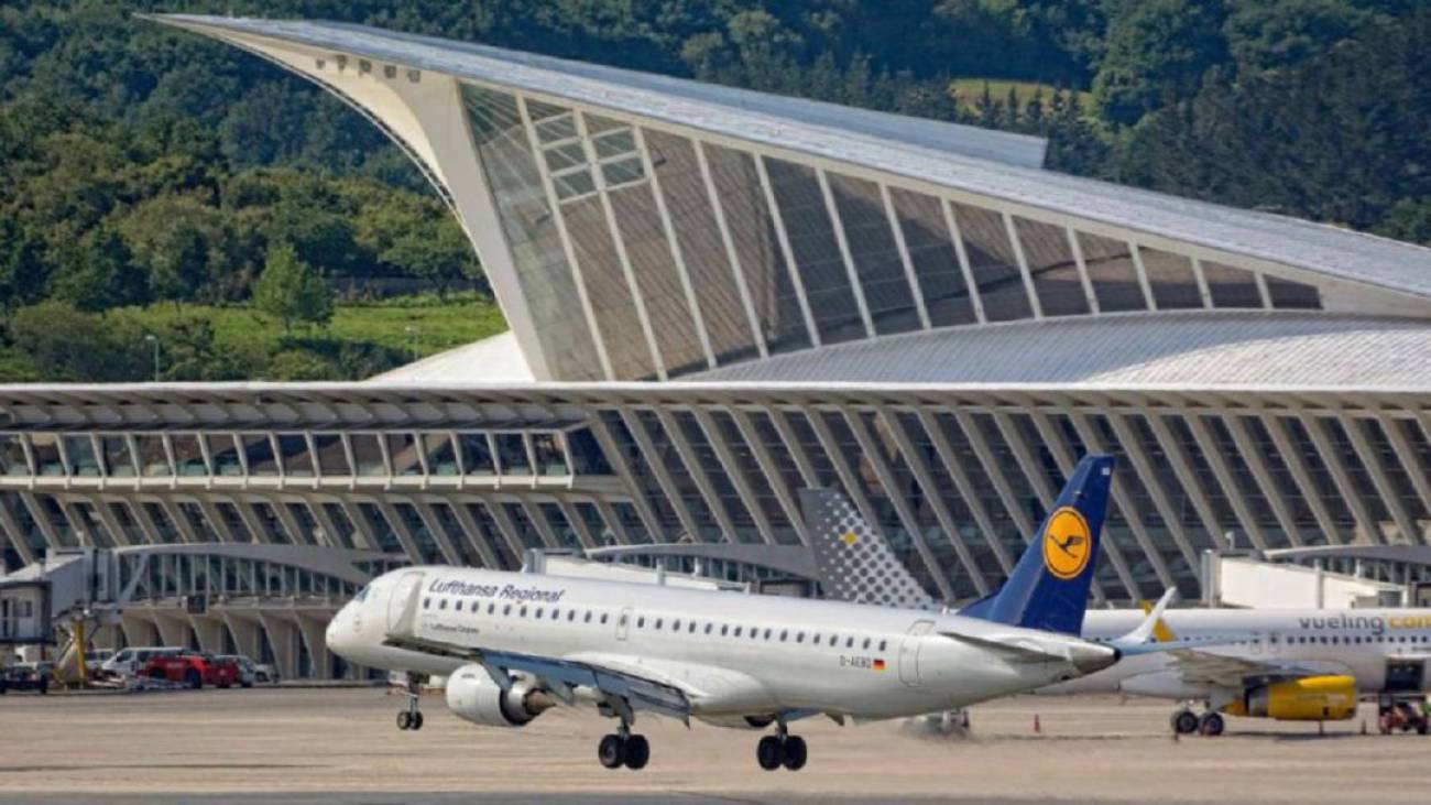 El Aeropuerto de Bilbao supera por primera vez los 600.000 pasajeros al mes Radio Bilbao El Aeropuerto de Bilbao supera por primera vez los 600.000 pasajeros al mes Radio Bilbao