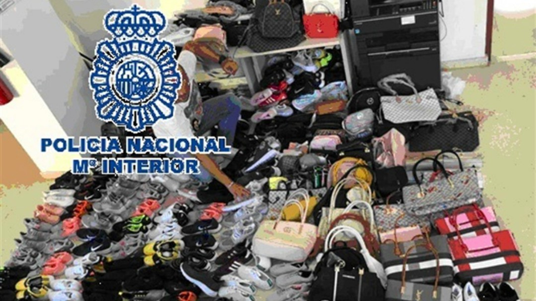 Intervenidos en Benalmádena más de 400 productos de marcas falsas