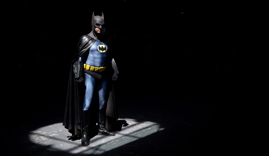 Un 'cosplayer' se viste de Batman en la celebración del 'Comic Con Germany' celebrado en Stuttgart