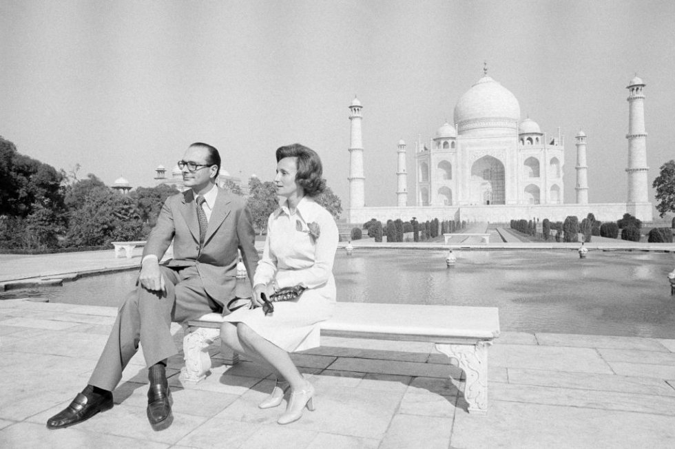 Jacques Chirac visita el Taj Mahal con su esposa Bernadette durante su visita oficial en enero de 1976 en India. Jacques Chirac visita el Taj Mahal con su esposa Bernadette durante su visita oficial en enero de 1976 en India.