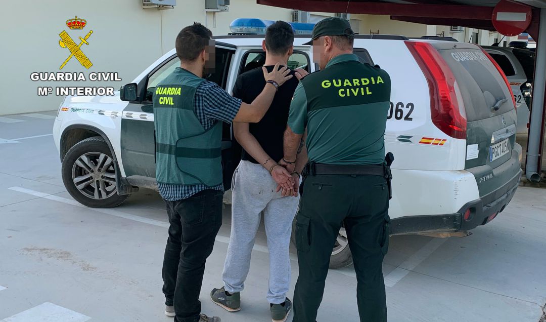 La Guardia Civil detiene en Torre Pacheco a un padre y un ...