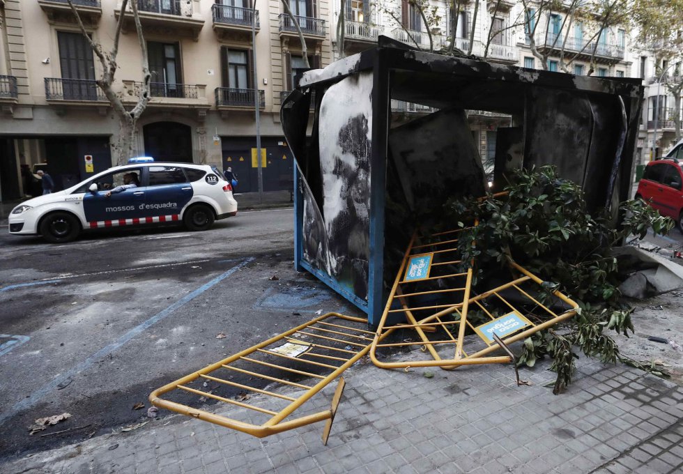 Destrozos en Barcelona tras incidentes Destrozos en Barcelona tras incidentes