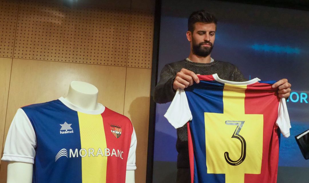 Gerard Piqué, con la camiseta del Andorra con el número 3 que ahora viste Mebarak