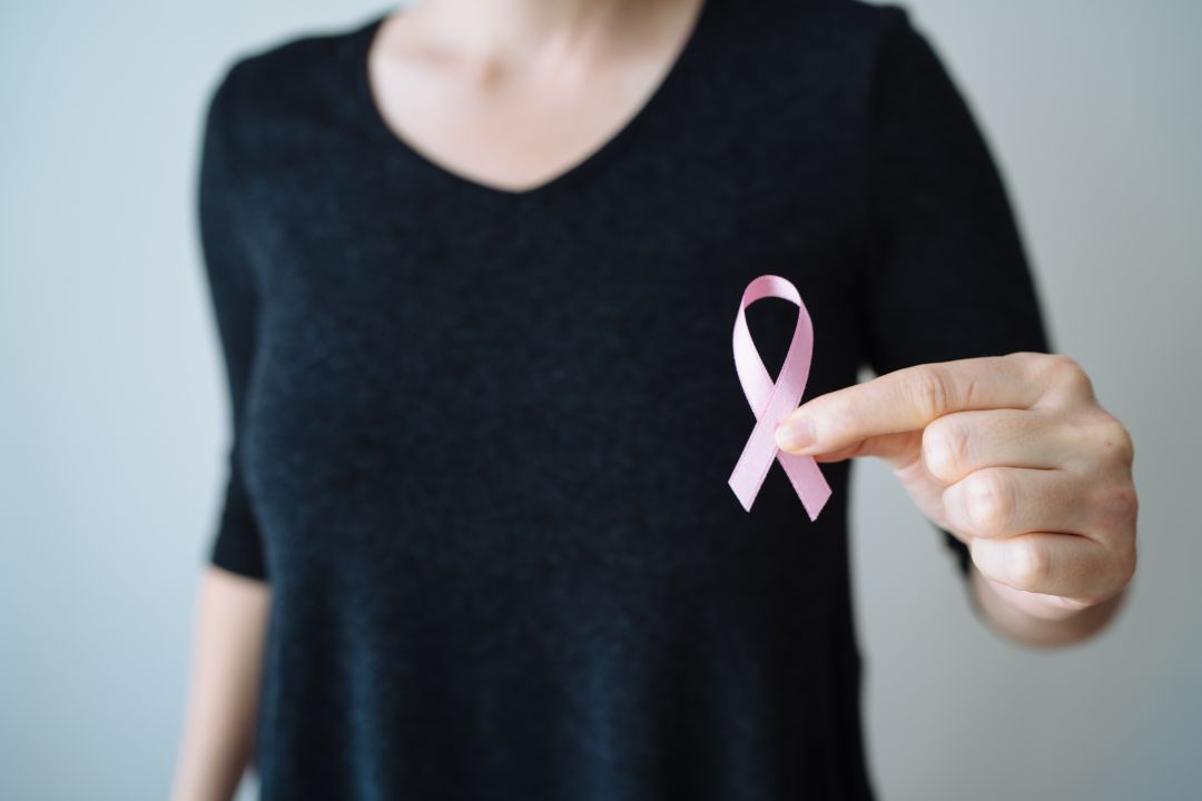 El programa de detección precoz del cáncer de mama en la Comunidad de Madrid se dirige a mujeres con edad entre 50 y 69 años, que no tienen ningún síntoma ni lesión.