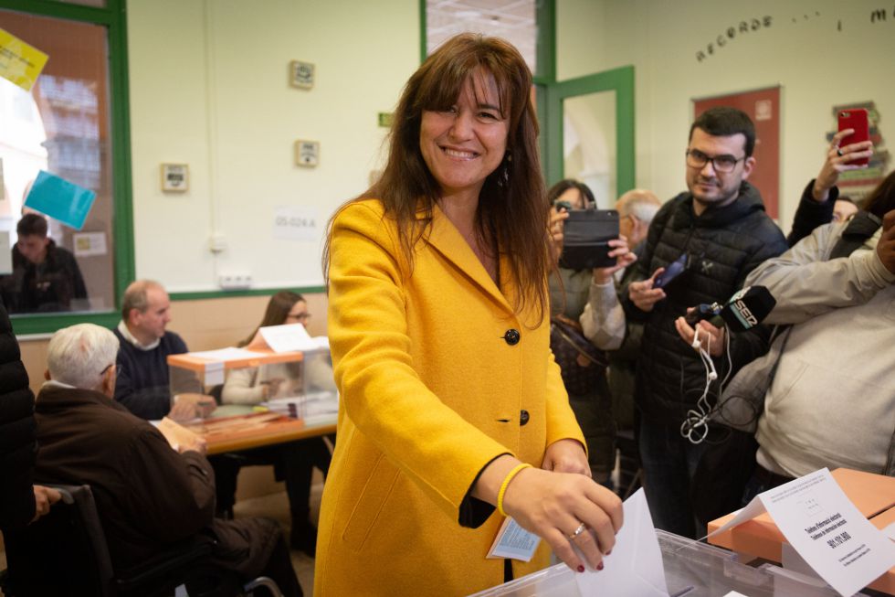 La cabeza de lista de JxCat, Laura Borrás, ejerce su derecho a voto en Barcelona La cabeza de lista de JxCat, Laura Borrás, ejerce su derecho a voto en Barcelona