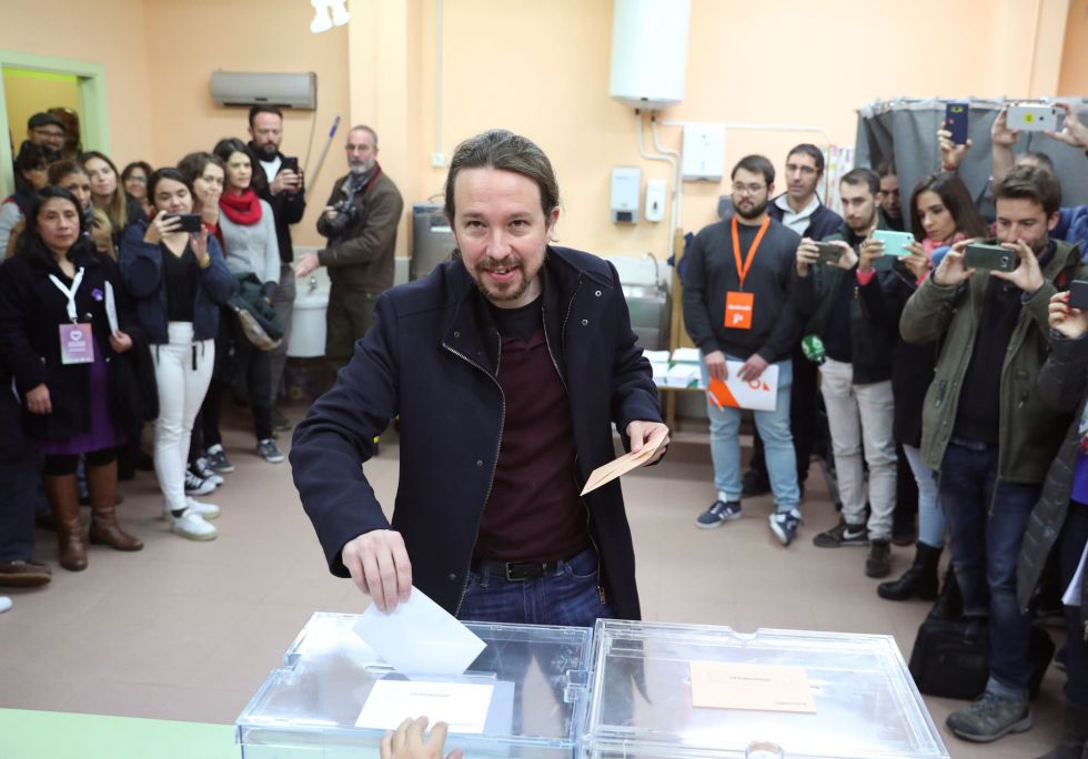 El líder de Unidas Podemos Pablo Iglesias deposita su voto en la localidad madrileña de Galapagar El líder de Unidas Podemos Pablo Iglesias deposita su voto en la localidad madrileña de Galapagar