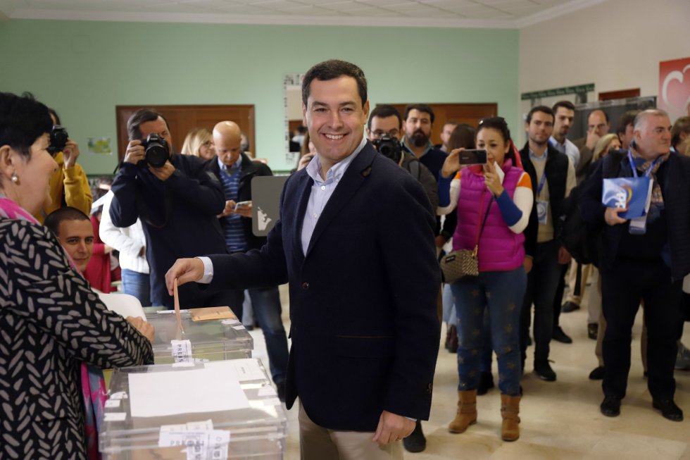 El presidente del PP-A y de la Junta de Andalucía, Juanma Moreno, vota en las elecciones generales del 10N El presidente del PP-A y de la Junta de Andalucía, Juanma Moreno, vota en las elecciones generales del 10N