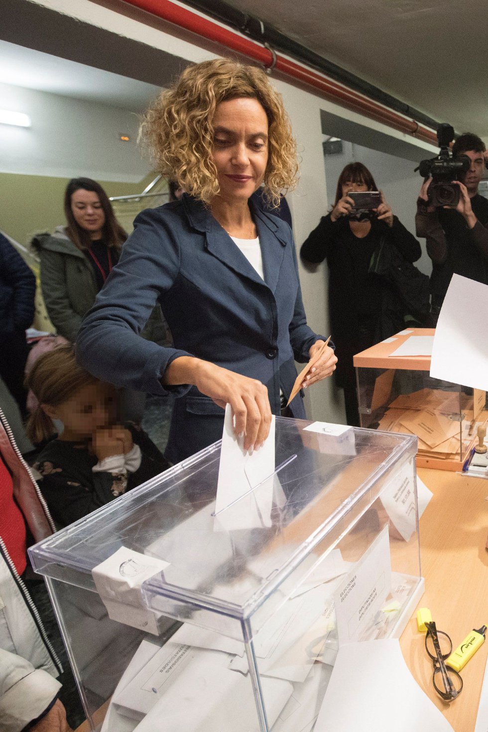 La cabeza de lista del PSC por Barcelona, Meritxell Batet, vota en un colegio de Barcelona en las elecciones generales La cabeza de lista del PSC por Barcelona, Meritxell Batet, vota en un colegio de Barcelona en las elecciones generales