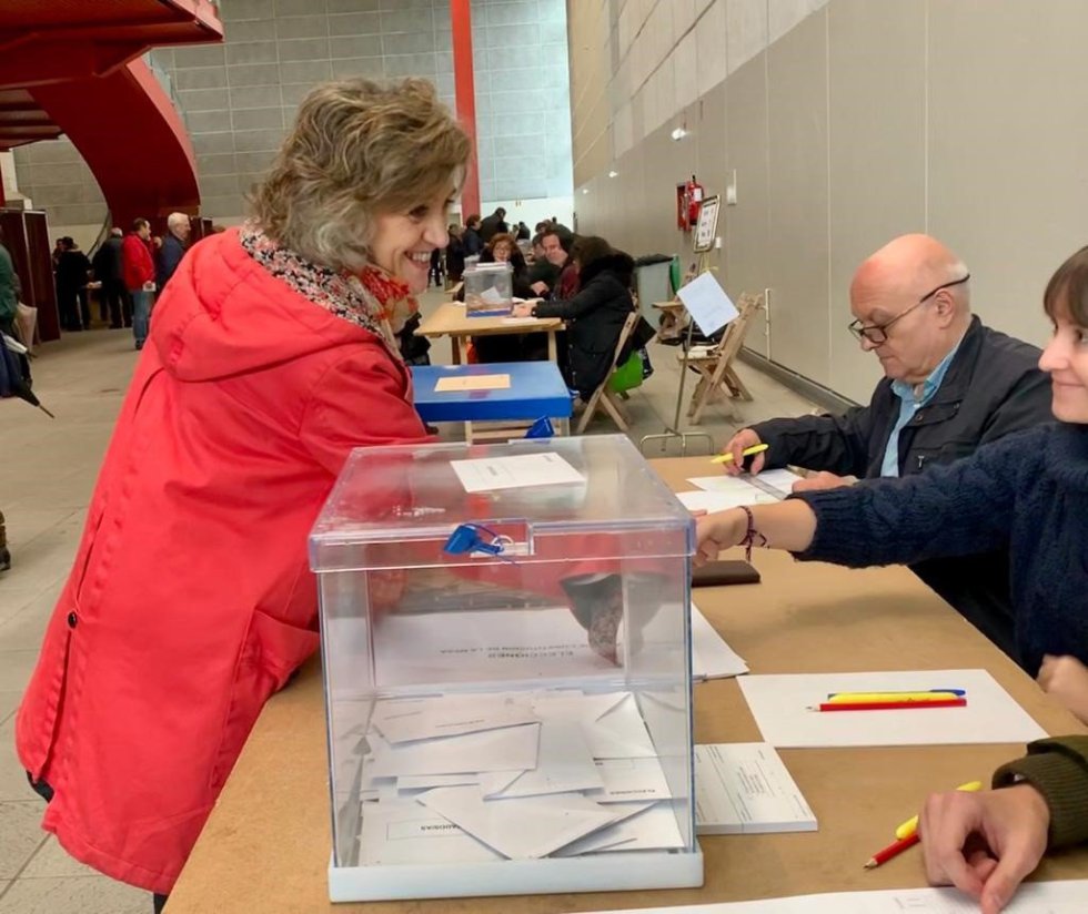 La número dos del PSOE al Congreso por Asturias y ministra de Sanidad en funciones, Luisa Carcedo, ejerce su derecho al voto en las elecciones generales
La número dos del PSOE al Congreso por Asturias y ministra de Sanidad en funciones, Luisa Carcedo, ejerce su derecho al voto en las elecciones generales