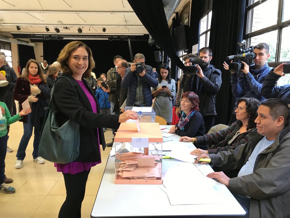 La alcaldesa de Barcelona, Ada Colau, vota en las elecciones generales del 10 de noviembre de 2019 La alcaldesa de Barcelona, Ada Colau, vota en las elecciones generales del 10 de noviembre de 2019
