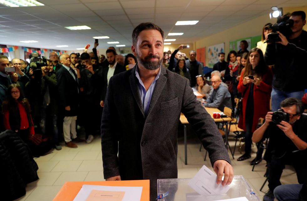El líder de Vox vota en un colegio Pinar del Rey en Madrid El líder de Vox vota en un colegio Pinar del Rey en Madrid