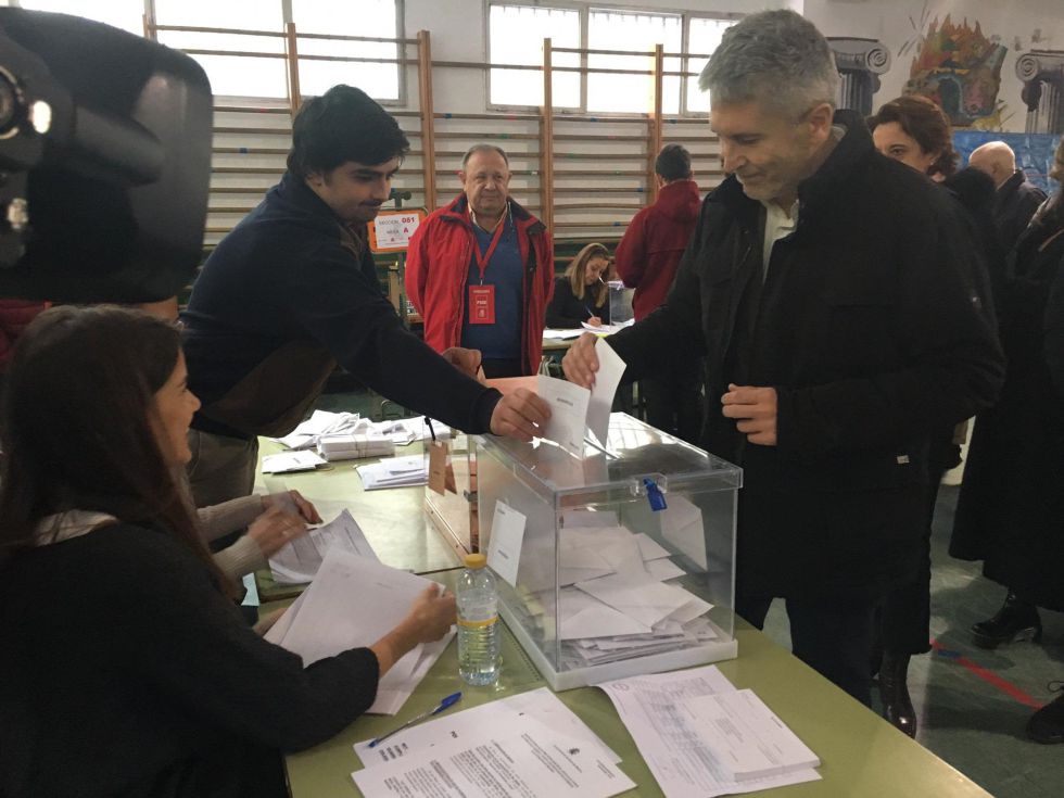 Marlaska ejerciendo su derecho a voto este domingo en Madrid Marlaska ejerciendo su derecho a voto este domingo en Madrid