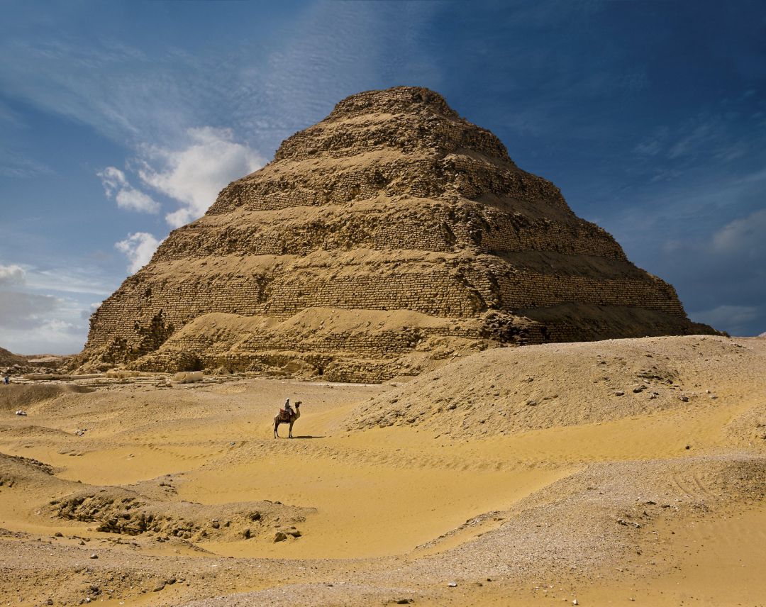 Un viaje por la historia;
El origen de las Pirámides