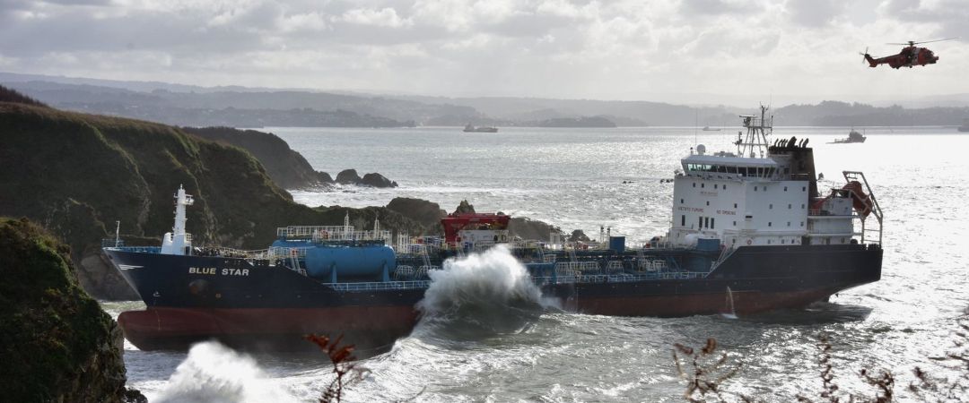 Barco Encallado En Ares Asi Fueron Las Primeras Cuatro Horas Del Accidente Del Blue Star Radio Coruna Cadena Ser