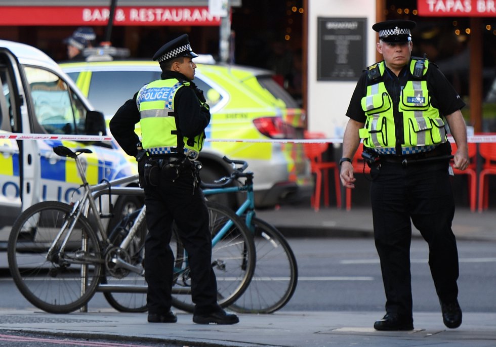 Gran presencia policial en las inmediaciones de la zona en la que ha tenido lugar el incidente del London Bridge Gran presencia policial en las inmediaciones de la zona en la que ha tenido lugar el incidente del London Bridge