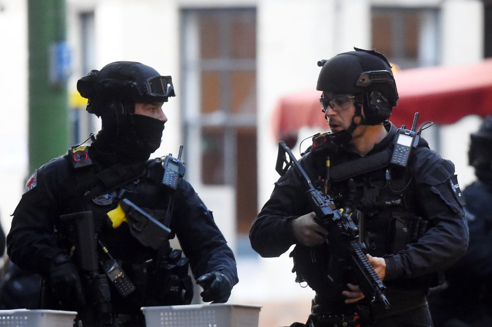 Gran presencia policial en las inmediaciones de la zona en la que ha tenido lugar el incidente del London Bridge Gran presencia policial en las inmediaciones de la zona en la que ha tenido lugar el incidente del London Bridge