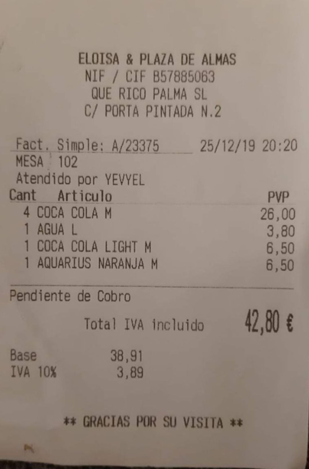 El Palo Navideno En Un Bar De Palma 43 Euros Por Seis Refrescos