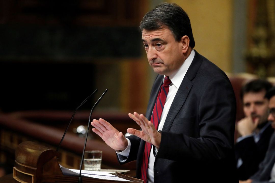 Aitor Esteban El Cine En El Debate De Investidura El Zasca De Galdos Y La Lista De Peliculas De Aitor Esteban Las Referencias Culturales De La Investidura El Cine En La