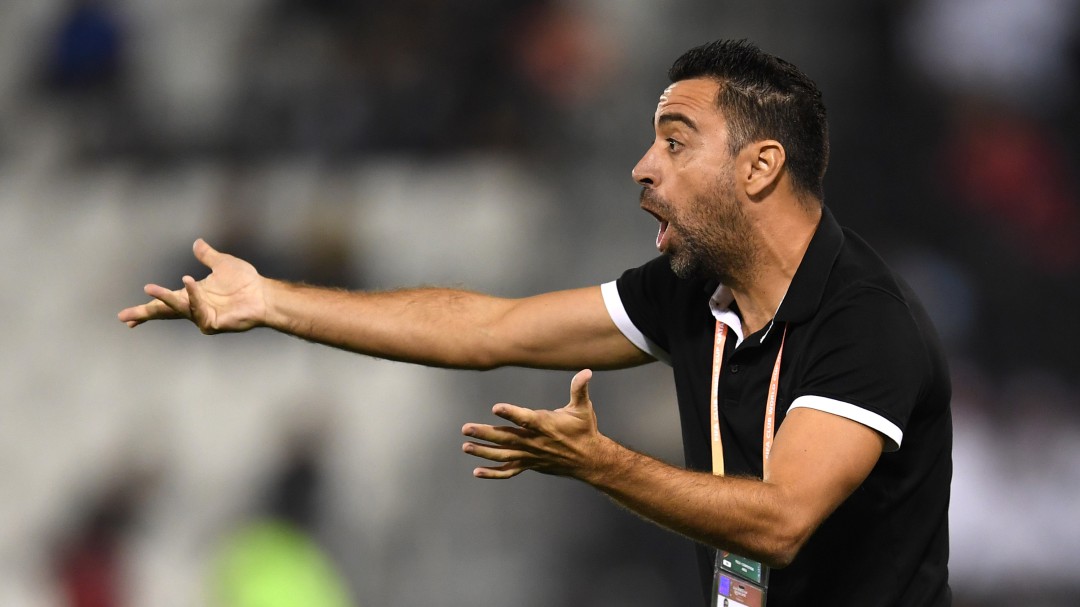 Eric Abidal ofrece a Xavi Hernández el banquillo del Barcelona