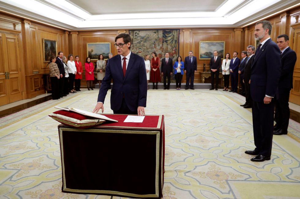 El ministro de Sanidad, Salvador Illa, promete su cargo ante el rey. El ministro de Sanidad, Salvador Illa, promete su cargo ante el rey.