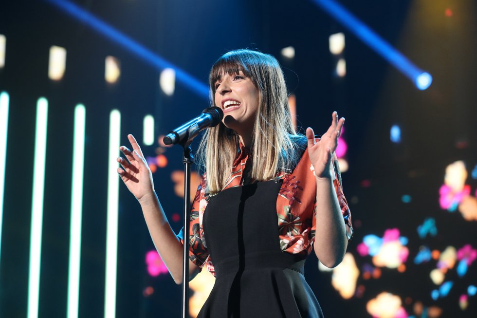 25 años, de Pamplona (Navarra). Comenzó la carrera de Psicología pero la abandonó para dedicarse a la música. Con el proyecto “Chica Sobresalto” tiene publicado un disco y realizan bolos. Además, trabaja como monitora de comedor, limpiando casas y paseando perros. Ha estudiado en una escuela de música y en el orfeón pamplonés. Compone y toca la guitarra de forma autodidacta. Algunos de sus referentes son Queens of the Stone Age, John Frusciante y Regina Spektor. 25 años, de Pamplona (Navarra). Comenzó la carrera de Psicología pero la abandonó para dedicarse a la música. Con el proyecto “Chica Sobresalto” tiene publicado un disco y realizan bolos. Además, trabaja como monitora de comedor, limpiando casas y paseando perros. Ha estudiado en una escuela de música y en el orfeón pamplonés. Compone y toca la guitarra de forma autodidacta. Algunos de sus referentes son Queens of the Stone Age, John Frusciante y Regina Spektor.