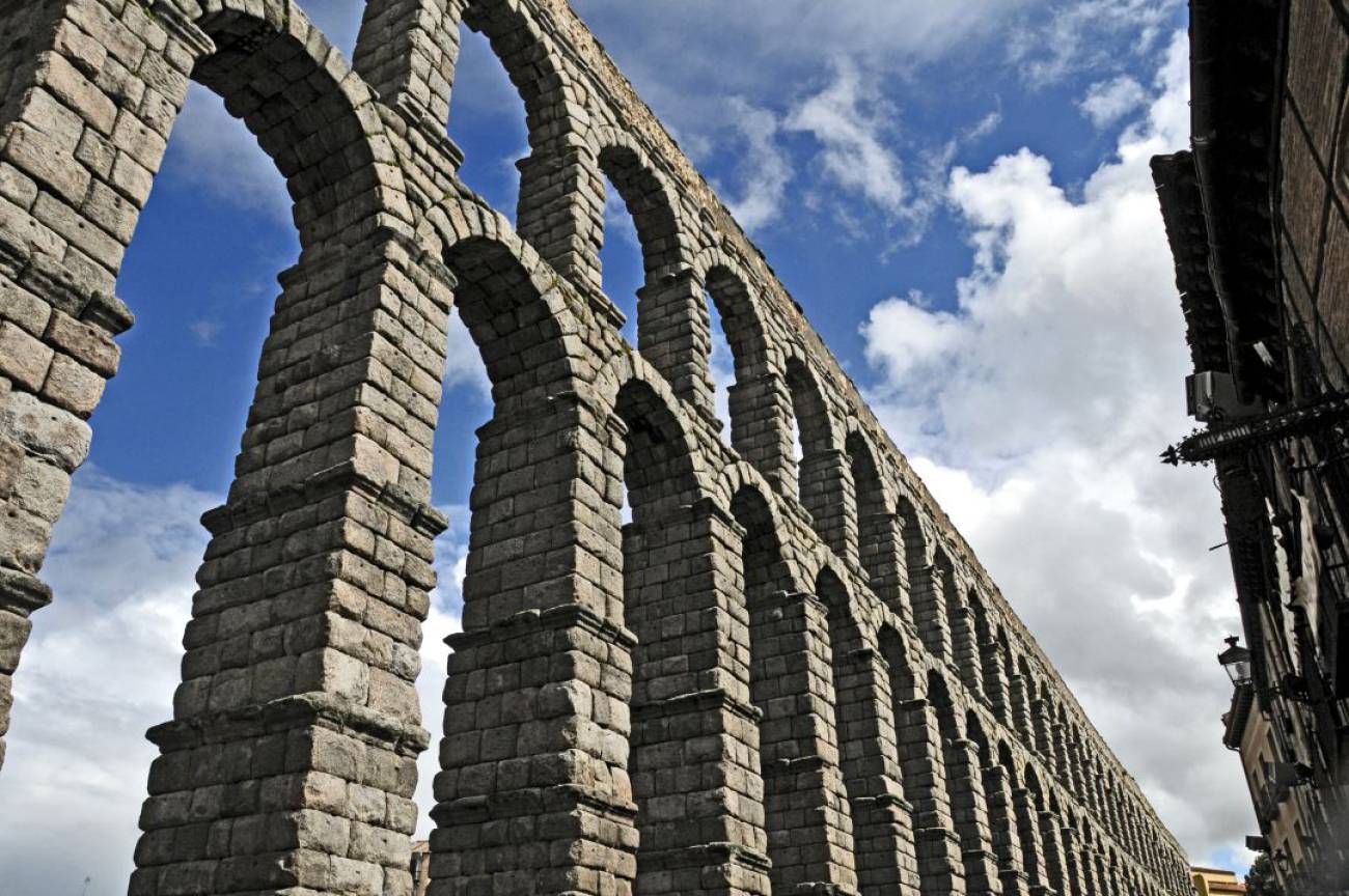 el acueducto de segovia ya cuenta con video vigilancia radio segovia actualidad cadena ser