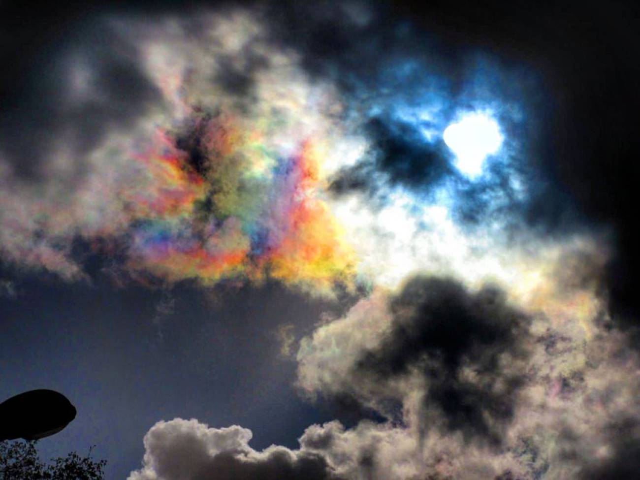 El espectáculo de las nubes de colores en Oviedo | Ciencia y tecnología |  Cadena SER