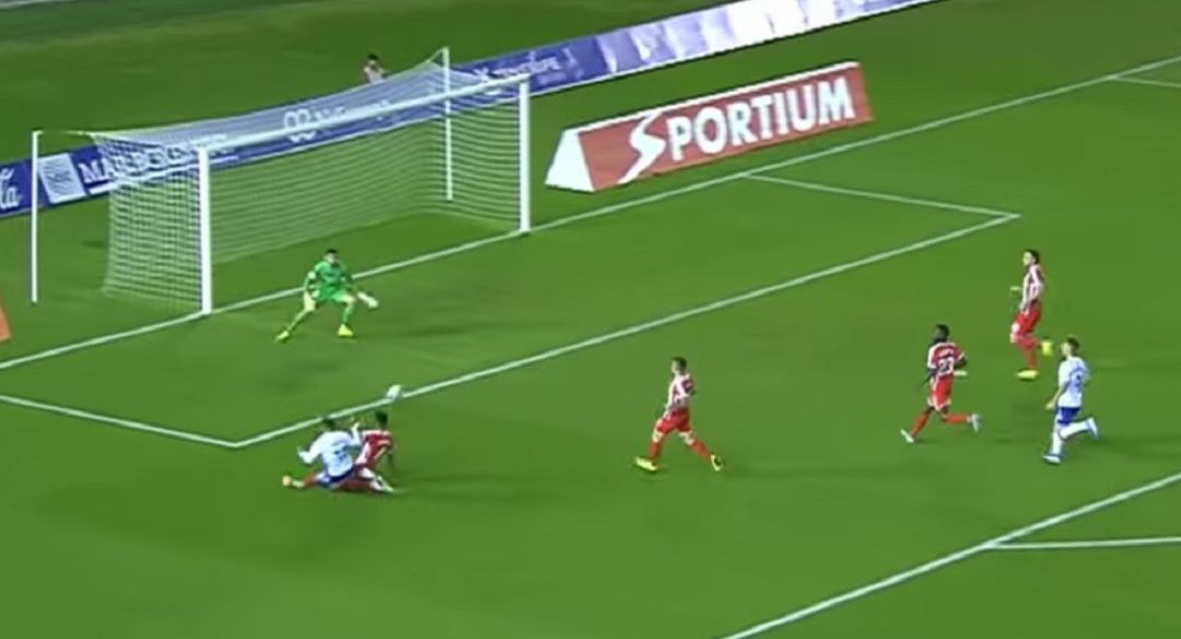 Nahuel Leiva anota el gol de la derrota del Girona després d'errada de Diamanka.