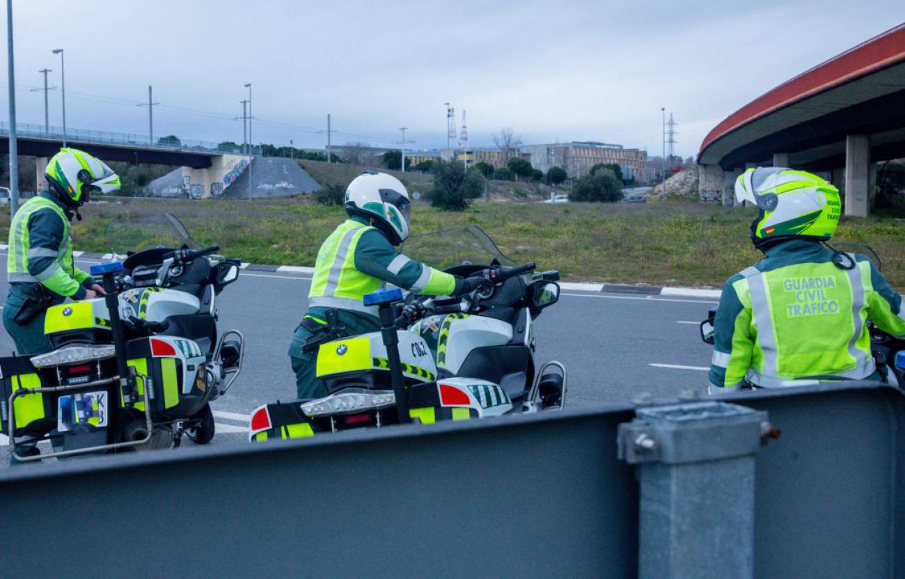 La Guardia Civil presenta sus nuevas motos con radar de velocidad incluido 1579596050_744472_1579598846_noticia_normal_recorte1