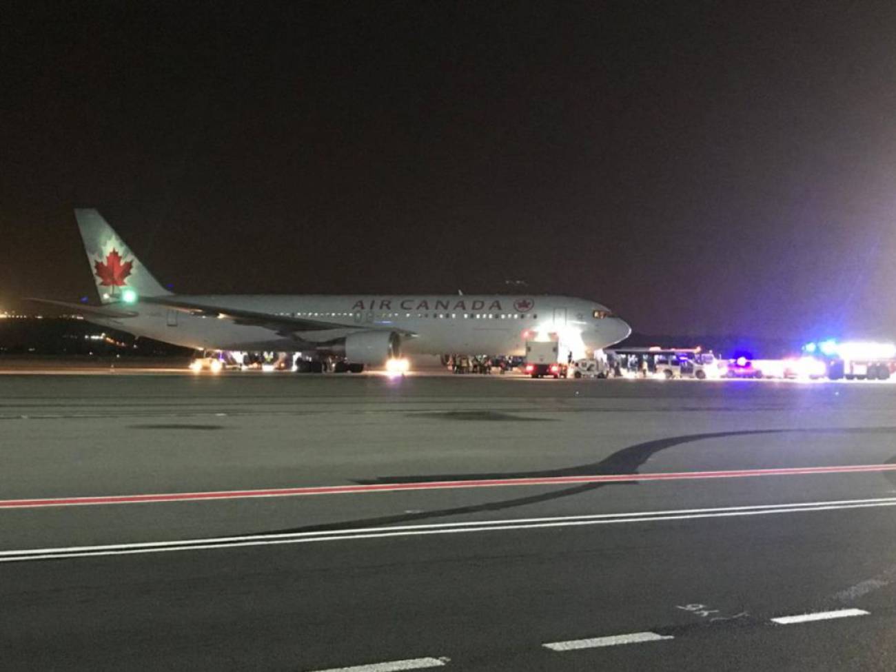 Aterriza Con Exito El Avion De Air Canada En Madrid Barajas Sociedad Cadena Ser