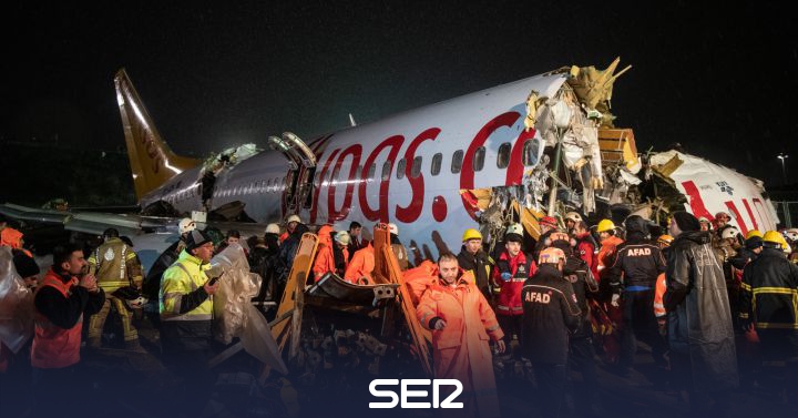 Un Avion De Pasajeros Se Rompe En Tres Partes En Estambul Dejando Un Muerto Y 157 Heridos Internacional Cadena Ser