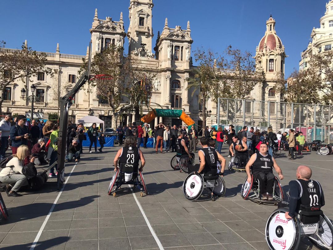 La Plaza Del Ayuntamiento De Valencia Se Convierte En Escenario Para La Visibilizacion Del Deporte Adaptado Radio Valencia Cadena Ser